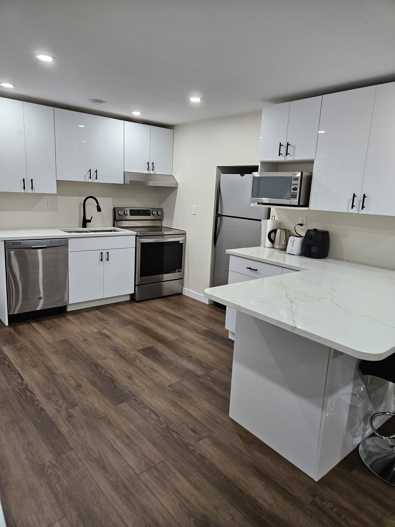 Basement Kitchenette & Quartz Waterfall